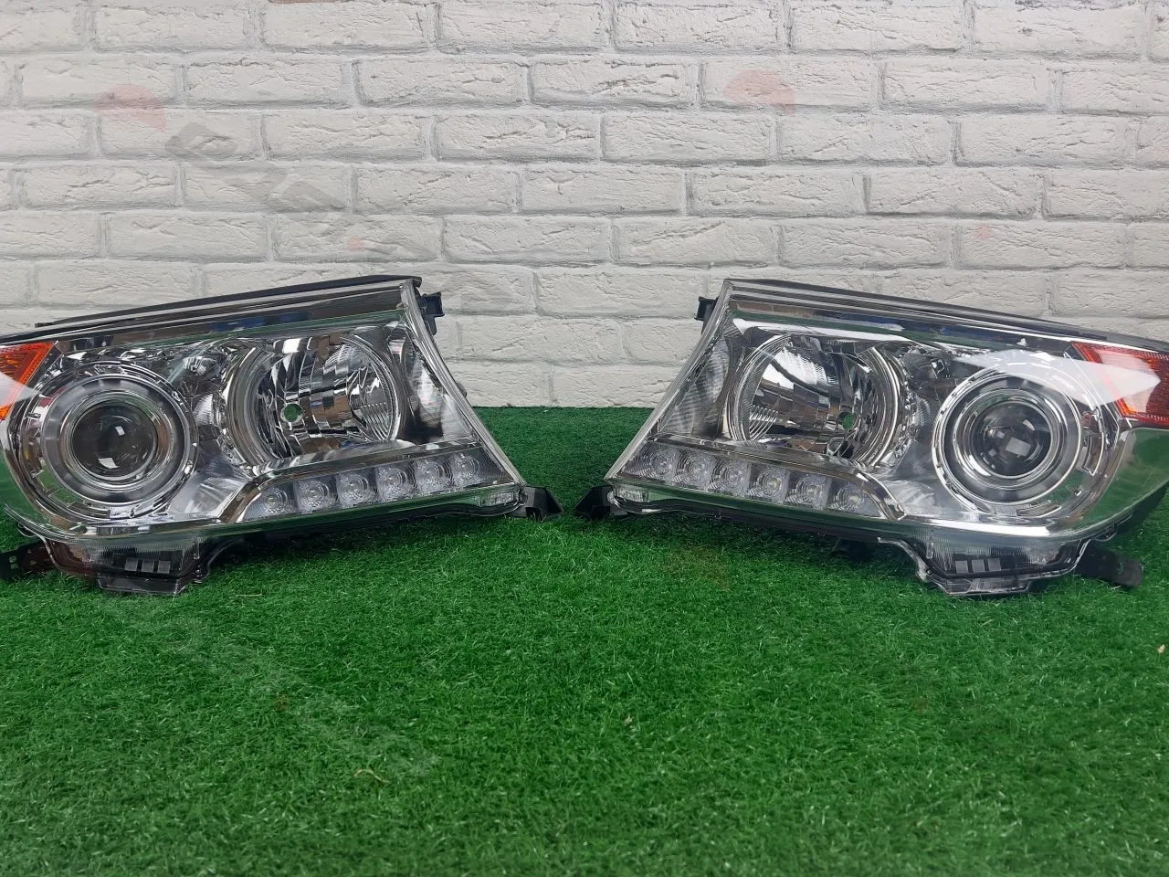 Фары Toyota Land Cruiser 200 2012-2015г