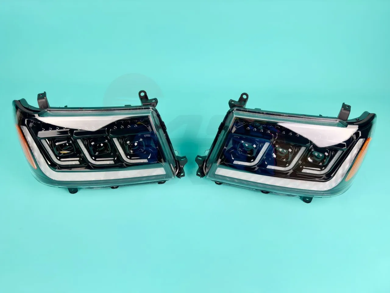 Фары LED Toyota Land Cruiser 100 / 105  05-07г