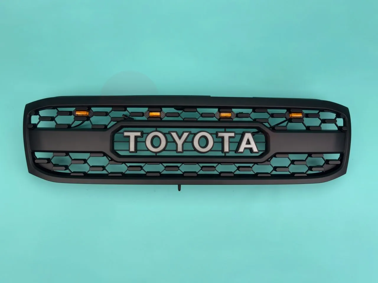 Решетка радиатора Toyota Land Cruiser 100 98-02г