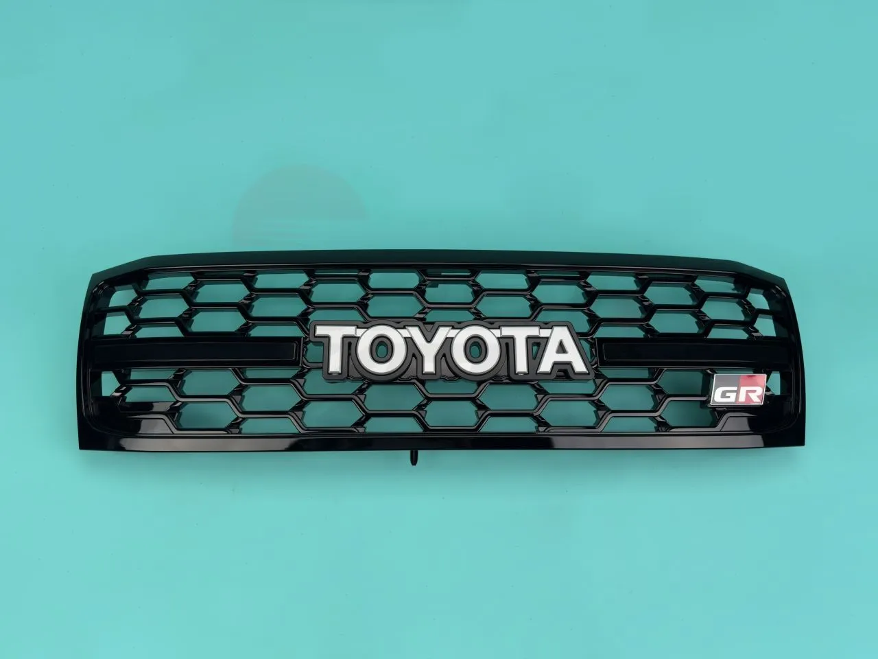 Решетка радиатора Land Cruiser 100 05-07г GR