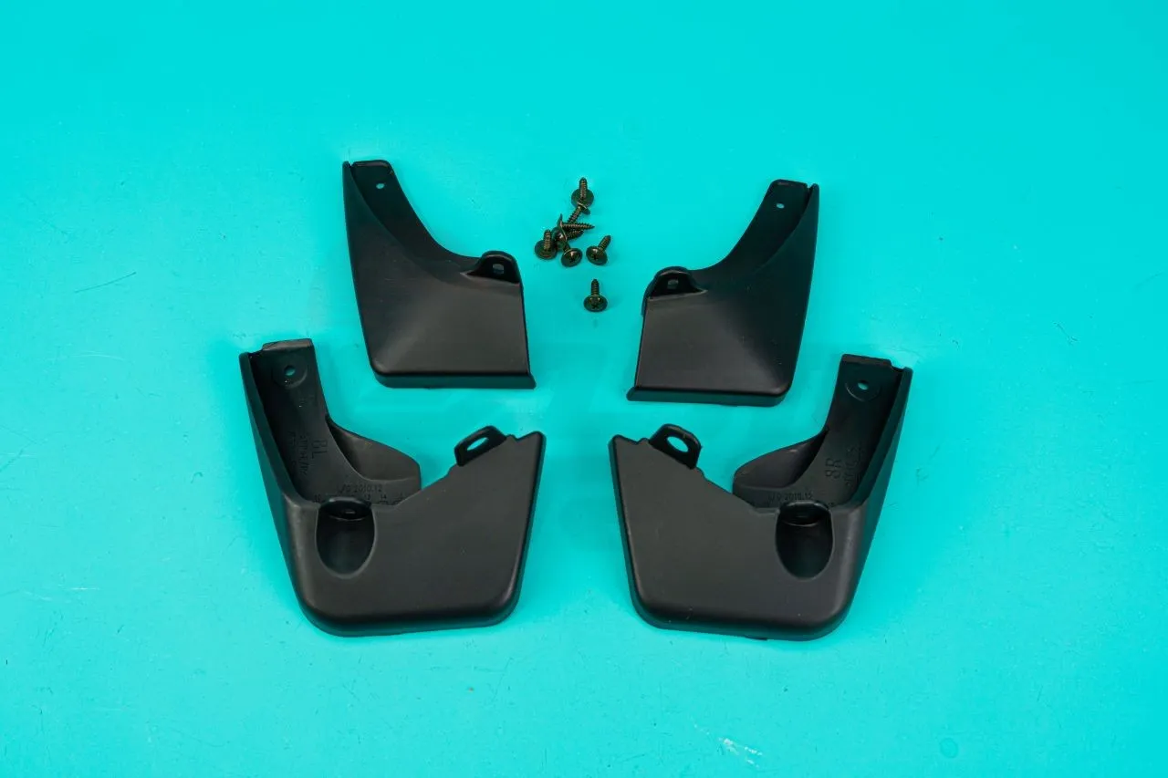 Брызговики Vitz / Yaris 130 2010-2020г черные