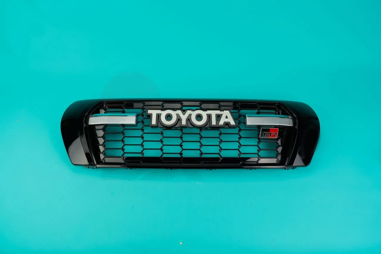 Решетка Land Cruiser 200 2007-2015г LC300 Style