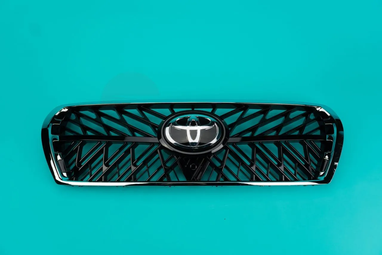 Решетка радиатора Land Cruiser 200 2007-2015г TRD