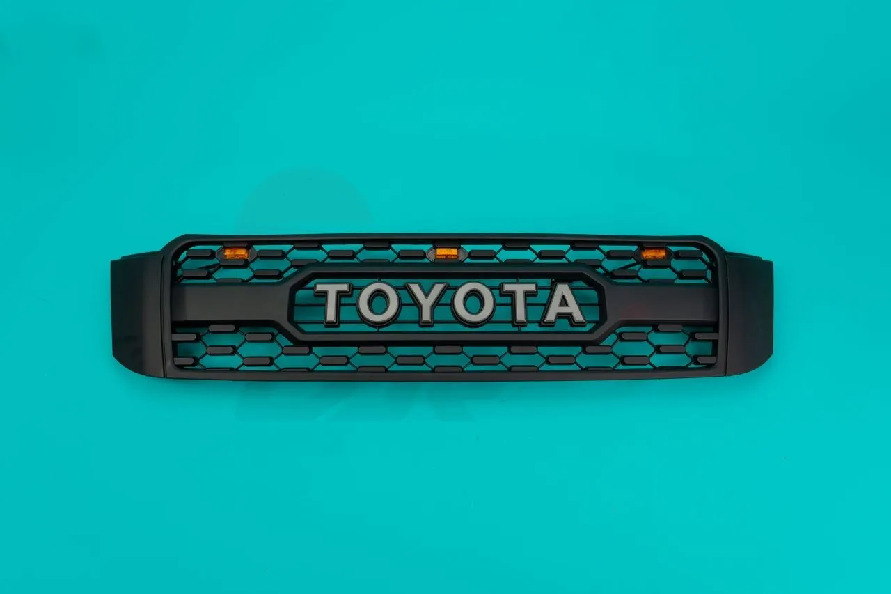 Решетка радиатора Toyota Kluger / Highlander 03-07