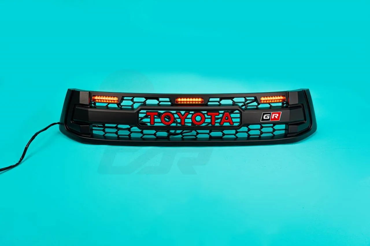Решетка радиатор Toyota Hilux 2015-2020 тюнинг