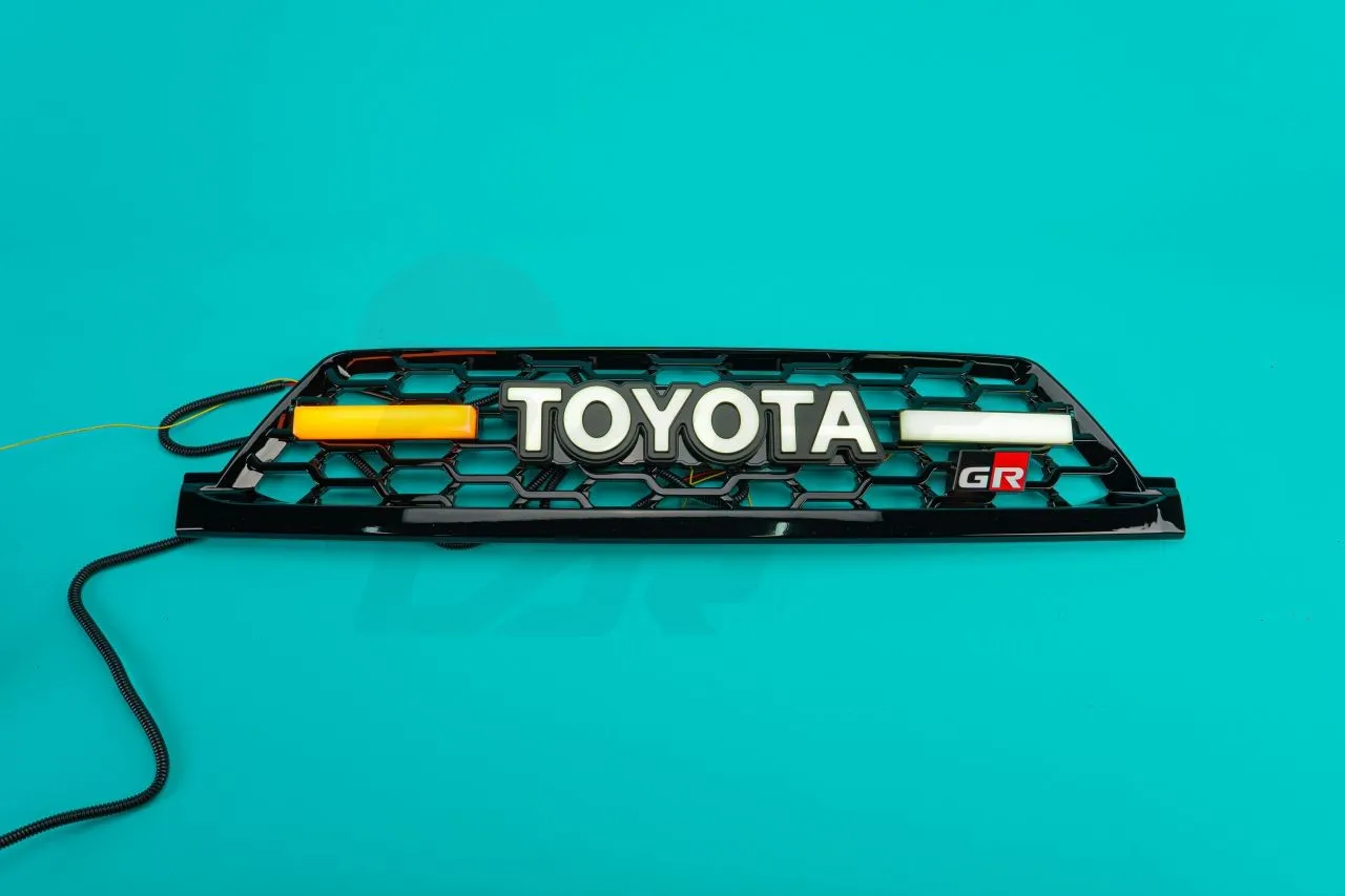 Toyota hilux Surf 215 2002-2005 решетка радиатора