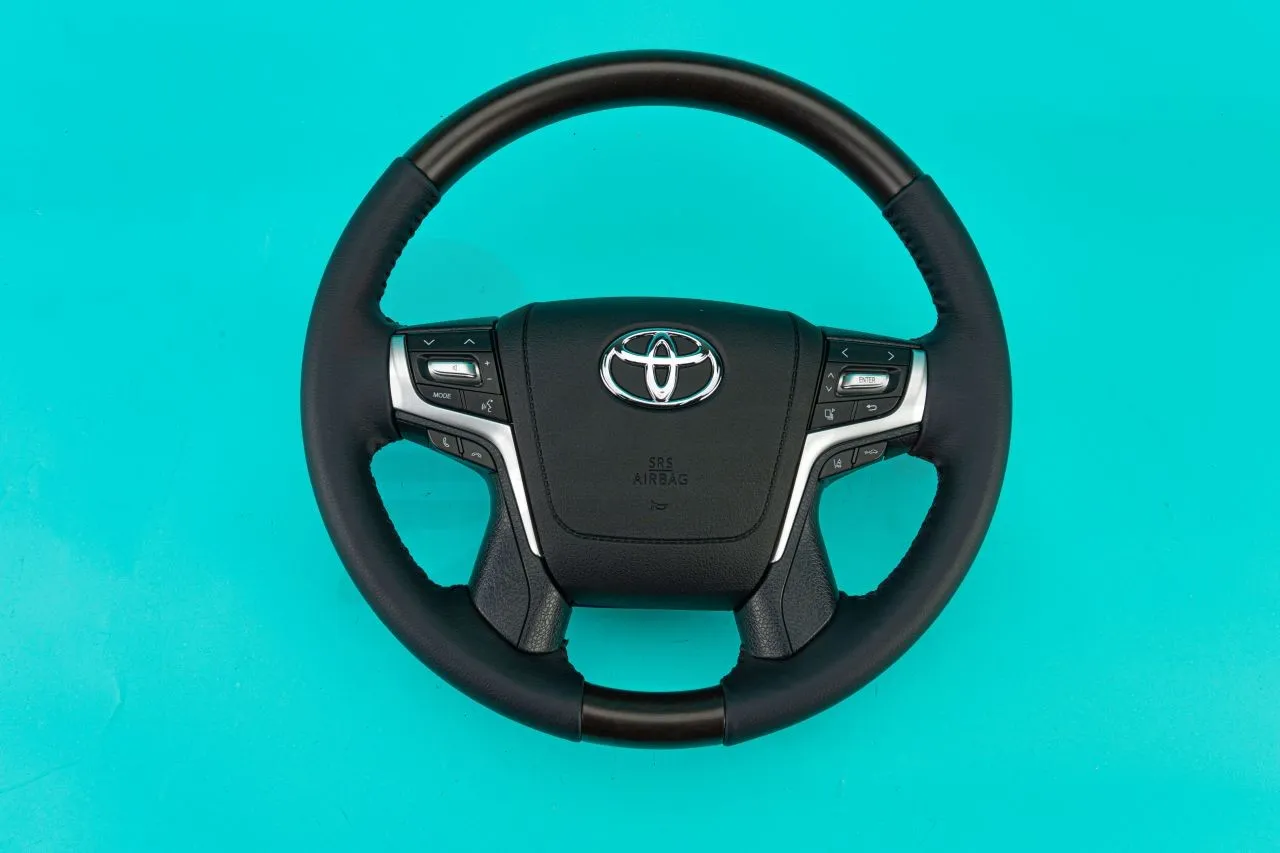 Toyota Land Cruiser 200 2008-2021г руль стиль 2016