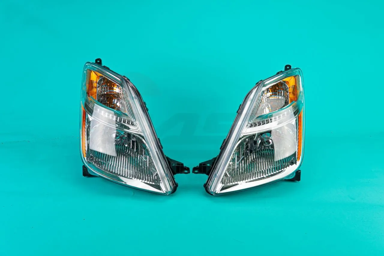 Toyota Prius 20 2003-2011г фары передние пара