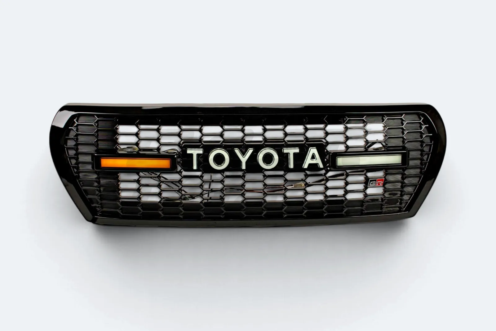 Toyota Land Cruiser 200 2007-2015 г. Решетка радиатора c GR