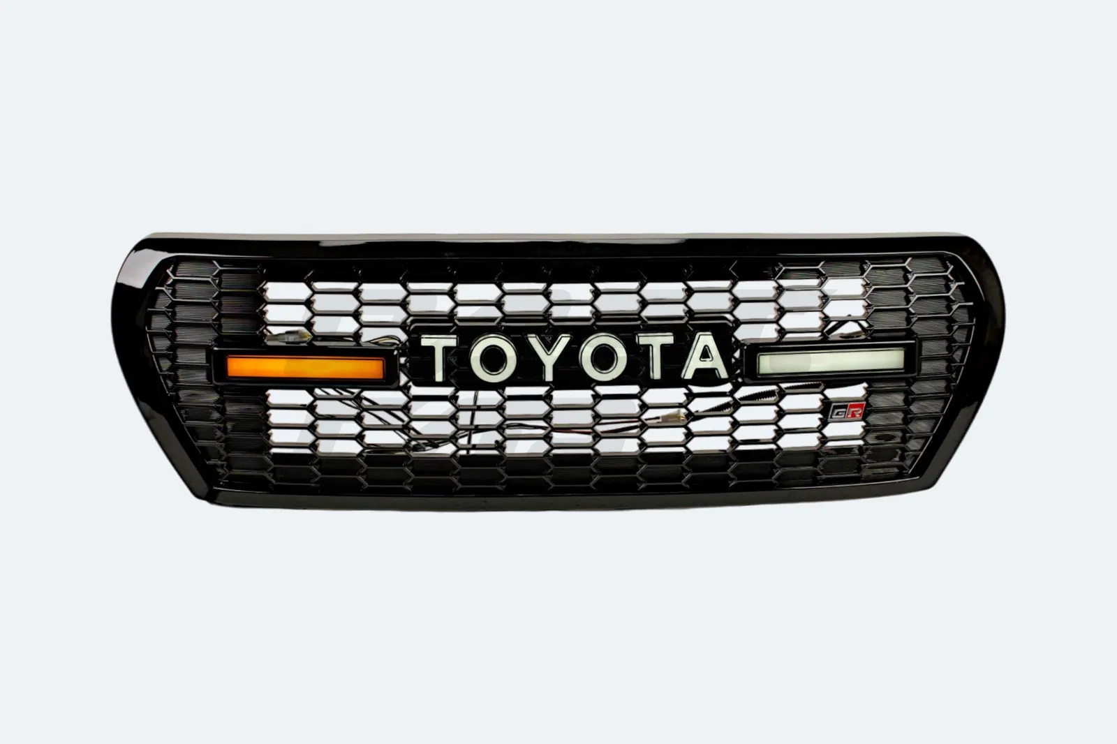 Toyota Land Cruiser 200 2007-2015 г. Решетка радиатора c GR
