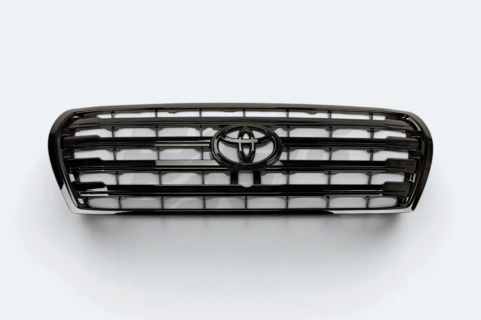 Решетка радиатора Toyota Land Cruiser 200 2007-2015 г. антихром камера
