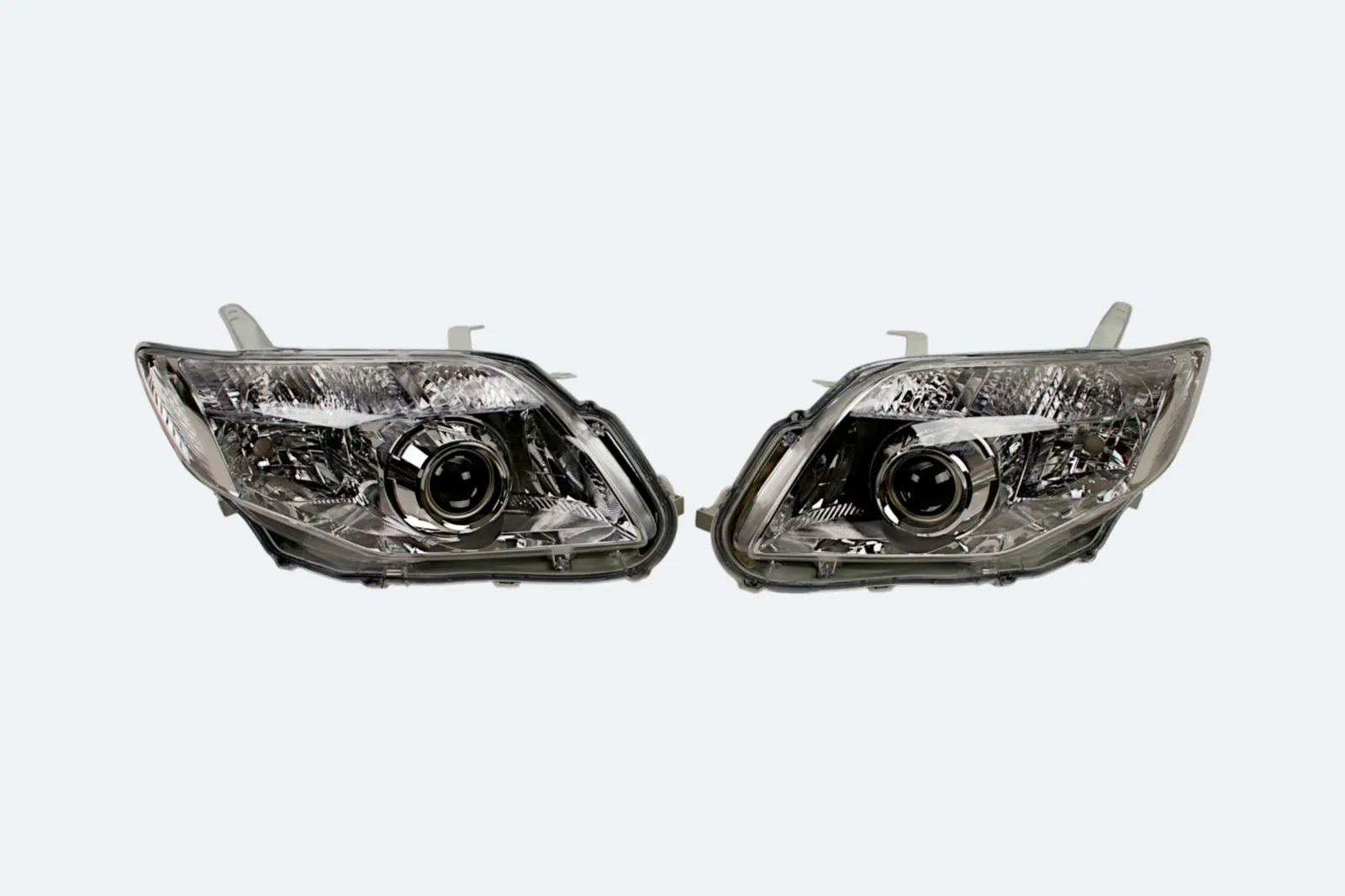 Фары Toyota Corolla Fielder / Axio 141 2006-2015 линзовые