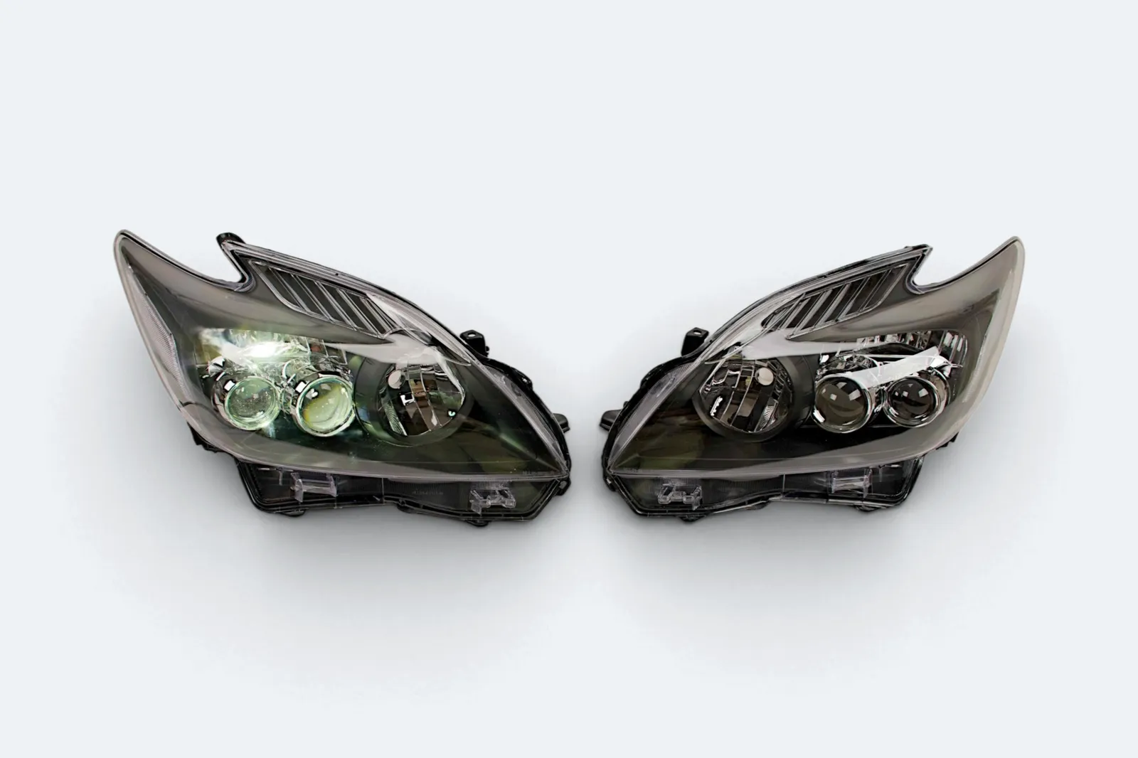 Фары передние Toyota PRIUS 30 две линзы светодиодные LED